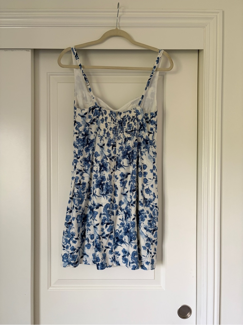 Abercrombie & Fitch White Dress with Blue Floral Print - Picture 4 of 4